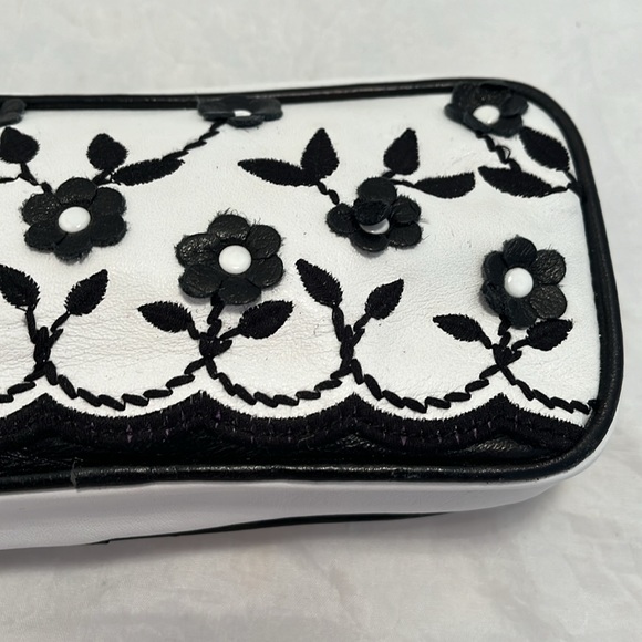 Isabella Fiore Flowers Cosmetic Case - Picture 11 of 15